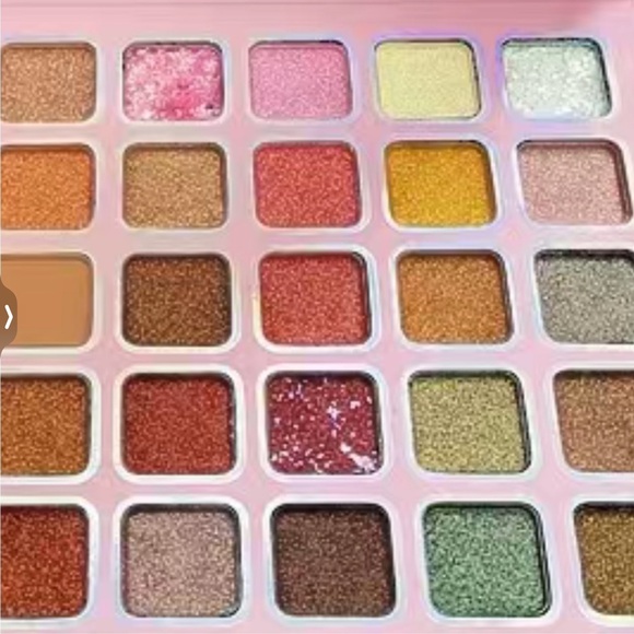 Eyeshadow palette - Picture 3 of 5